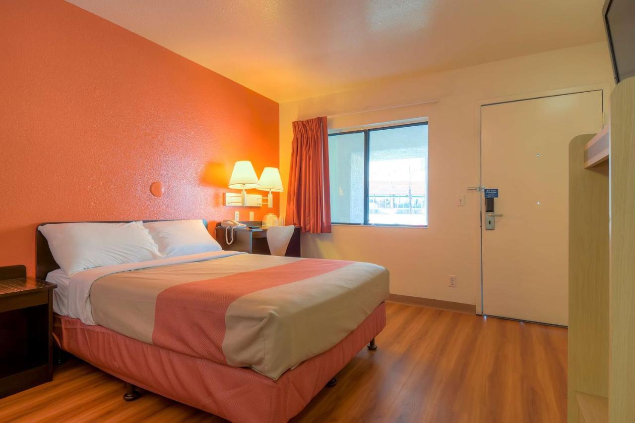 Motel 6-Palm Springs, Ca - Downtown Bagian luar foto