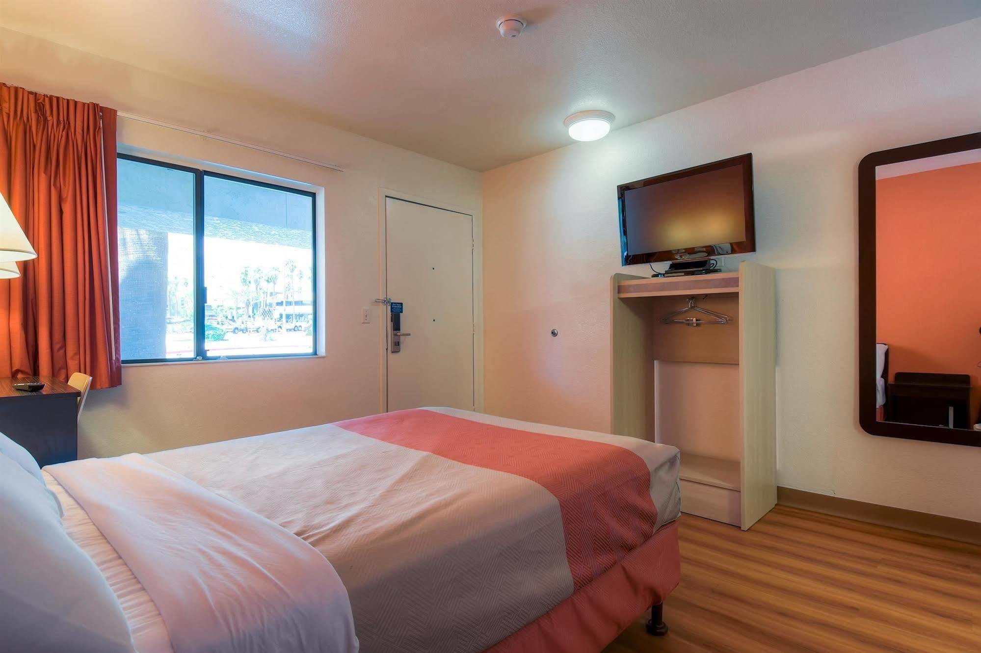Motel 6-Palm Springs, Ca - Downtown Bagian luar foto